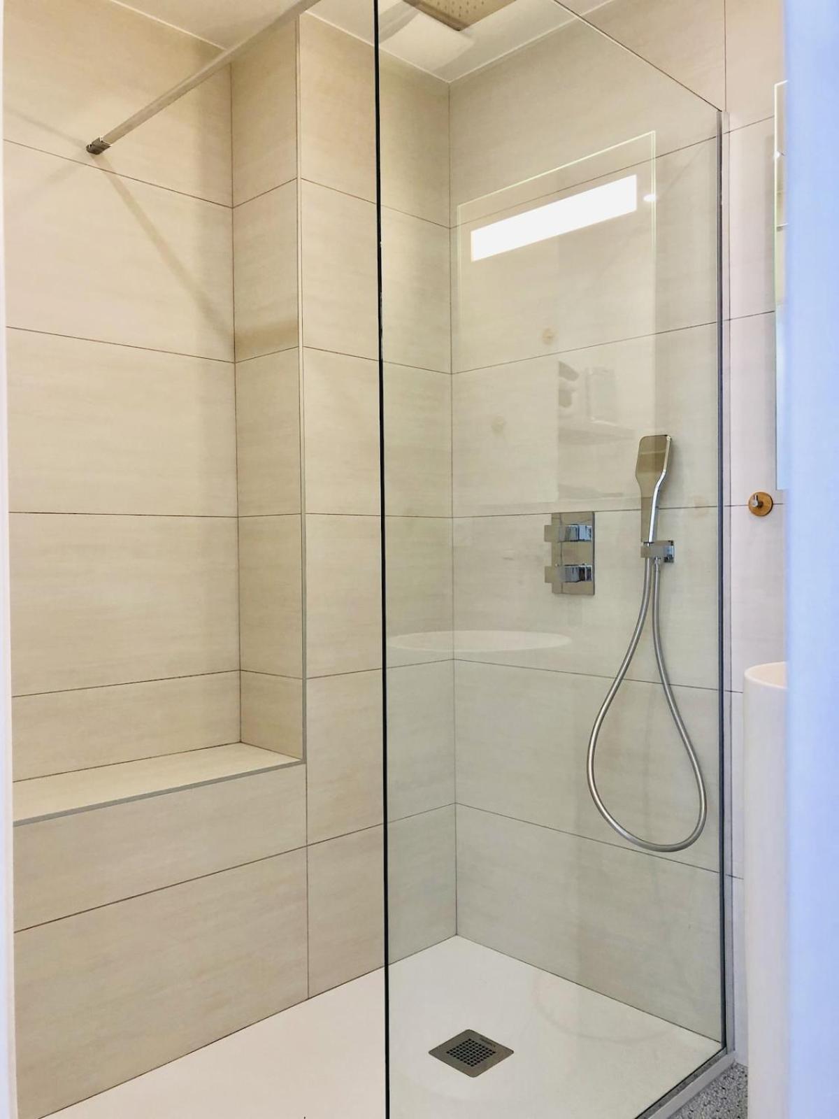 T3 Front De Mer Dernier Etage Vue Mer Petit Havre De Paix Pour Vos Vacances Emplacement Unique Vue Mer Panoramique A 180 Degres Pour Ce T3 En Face De La Plage Front De Mer Vue Sur Les Iles 5 Et Dernier Etage Avec Ascenseur لو لا فاندو المظهر الخارجي الصورة