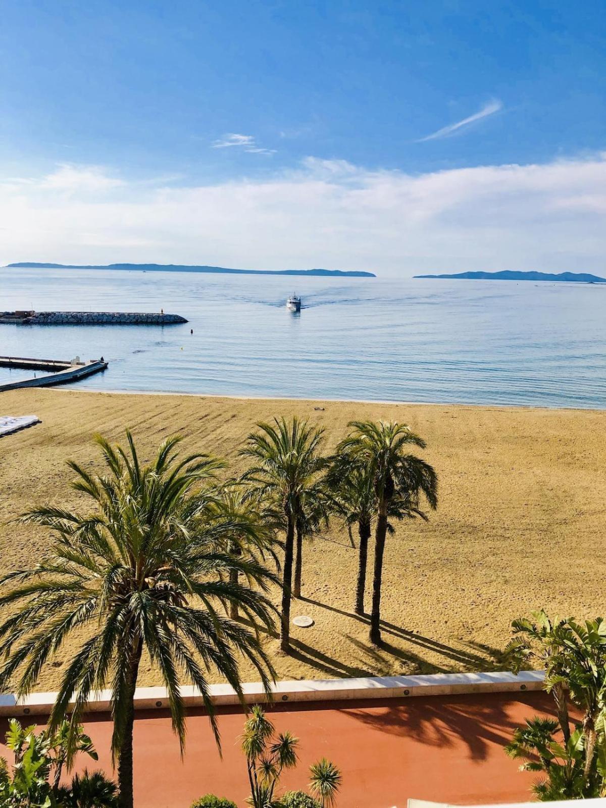 T3 Front De Mer Dernier Etage Vue Mer Petit Havre De Paix Pour Vos Vacances Emplacement Unique Vue Mer Panoramique A 180 Degres Pour Ce T3 En Face De La Plage Front De Mer Vue Sur Les Iles 5 Et Dernier Etage Avec Ascenseur لو لا فاندو المظهر الخارجي الصورة